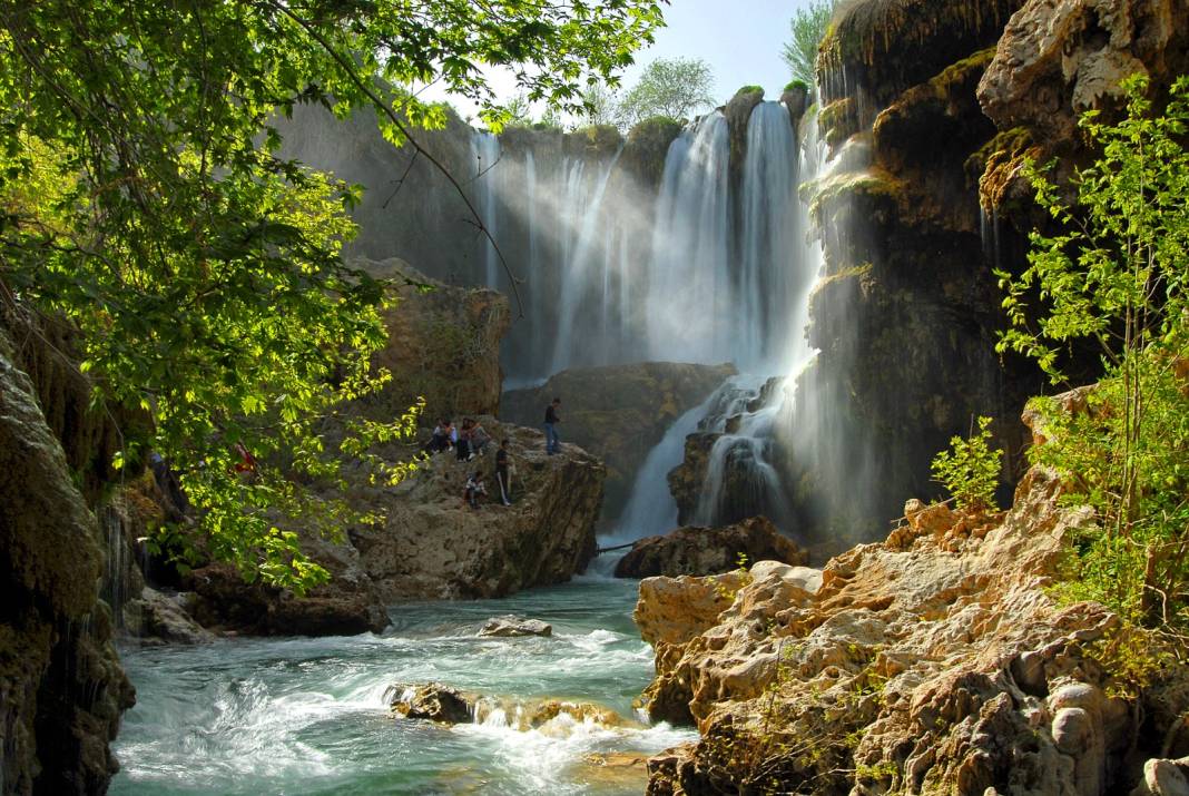 Yerköprü Şelalesi, Konya’da sıcaktan bunalanların mekanı oldu 13