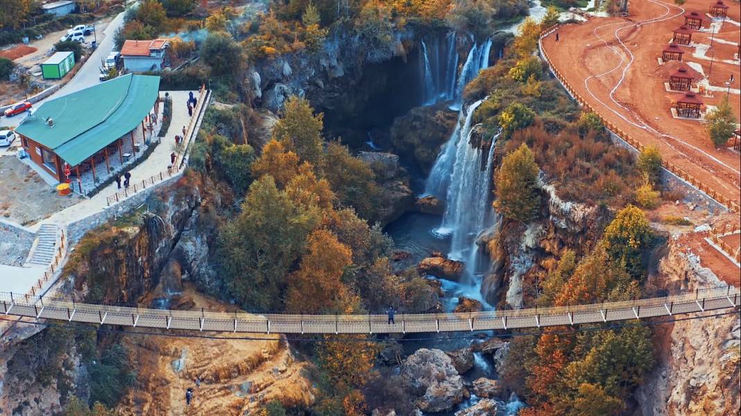 Yerköprü Şelalesi, Konya’da sıcaktan bunalanların mekanı oldu 10