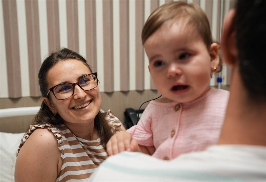 14 aylık bebek anne ve babasının sesini ilk kez duydu! 10