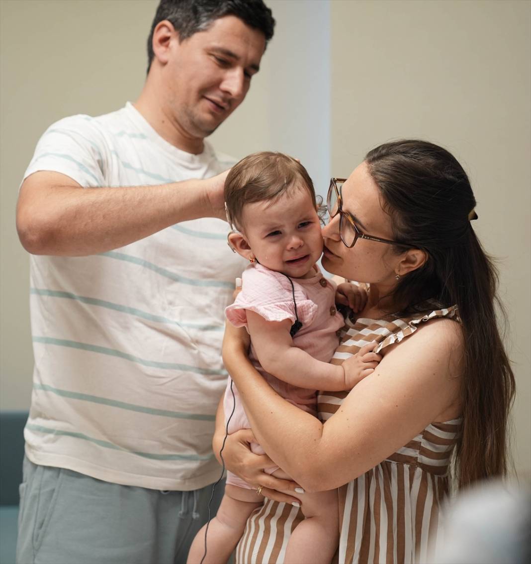 14 aylık bebek anne ve babasının sesini ilk kez duydu! 7
