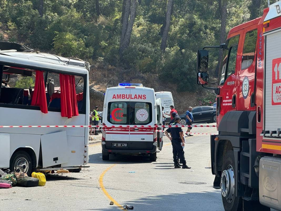 Tur otobüsünün freni boşaldı! 1 ölü, 32 yaralı var 7