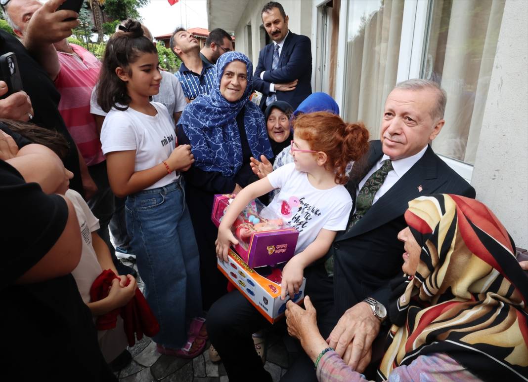 Cumhurbaşkanı Erdoğan Rize'de komşu ziyareti yaptı 3