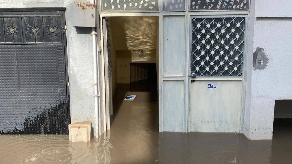 Karaman’ı sel aldı, 2 kişi canını zor kurtardı 1