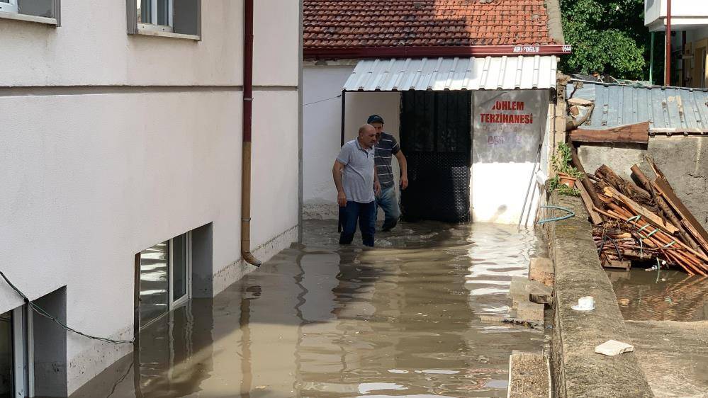 Karaman’ı sel aldı, 2 kişi canını zor kurtardı 5