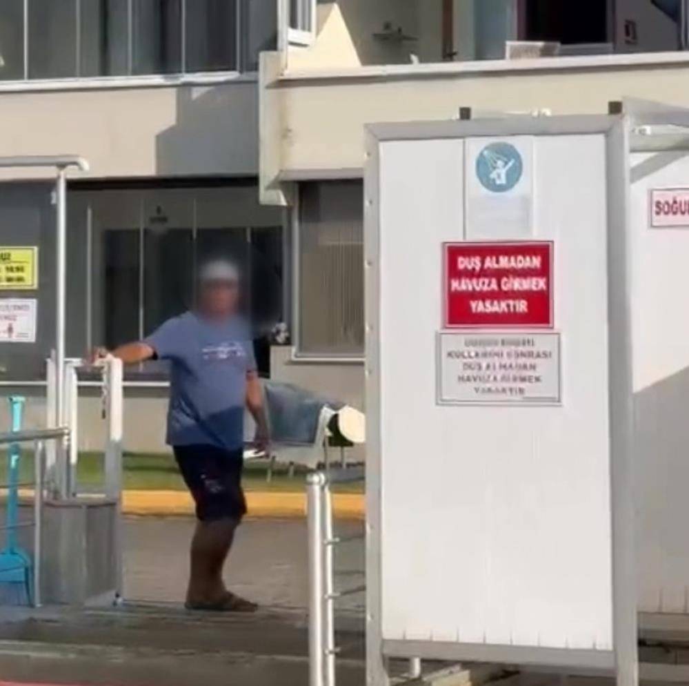 Haşema giyen kadını havuza almayan 2 kişi gözaltına alındı 3