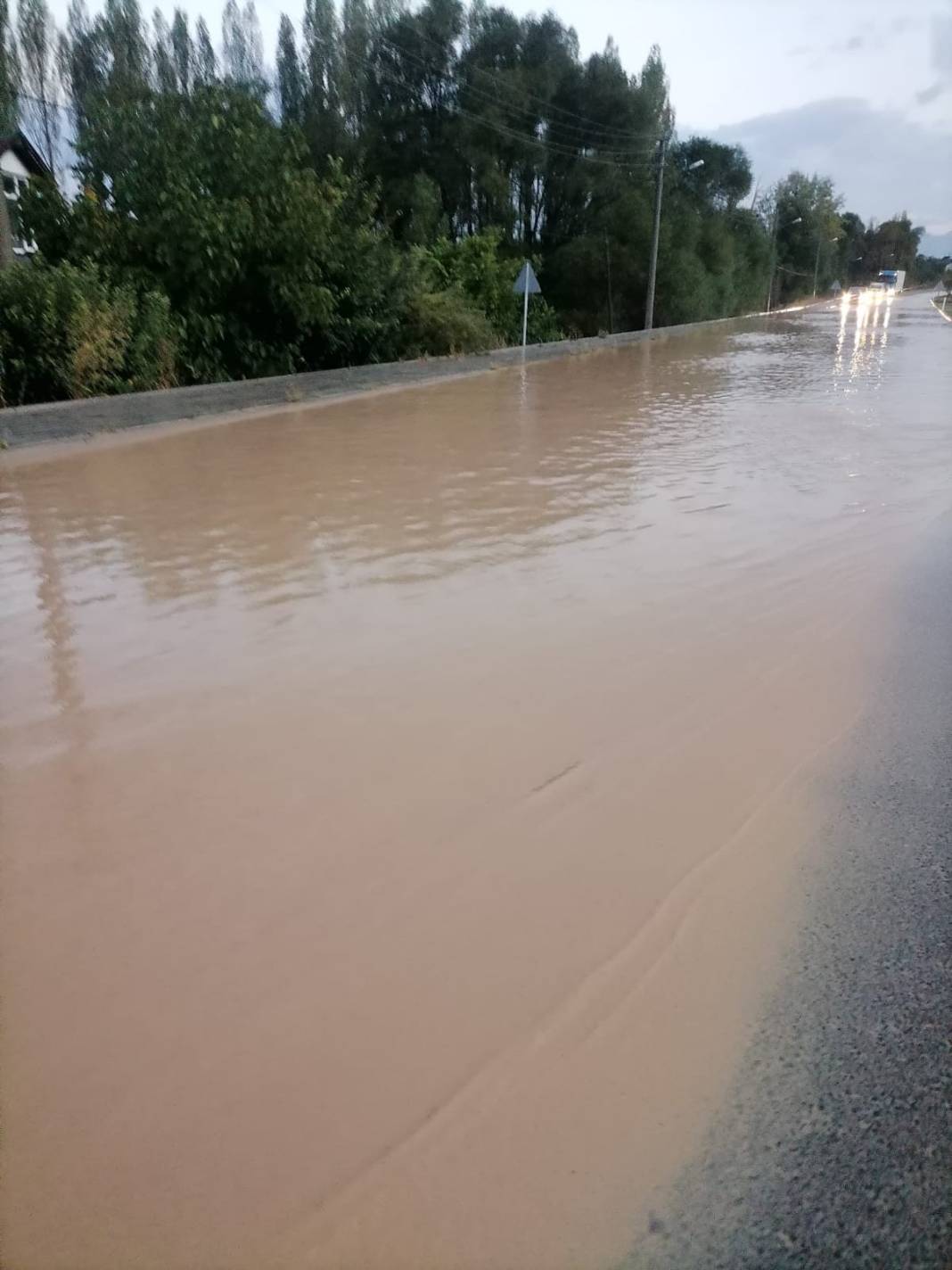 Konya’da bir ilçeyi sağanak yağış vurdu 6