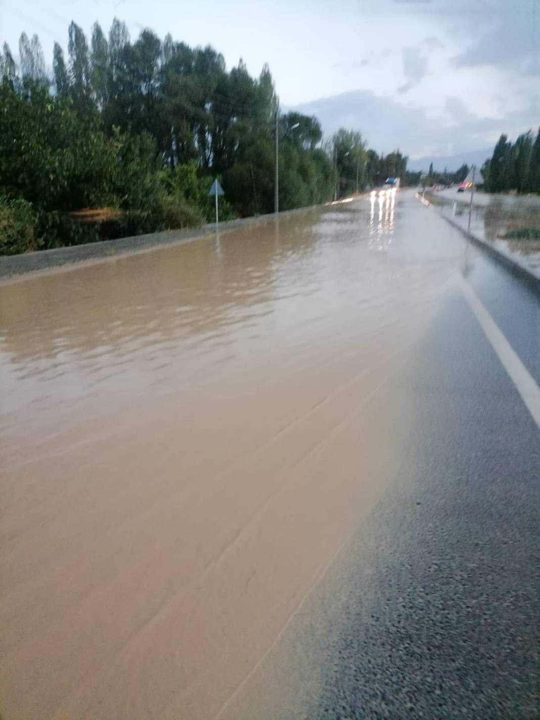 Konya’da bir ilçeyi sağanak yağış vurdu 8