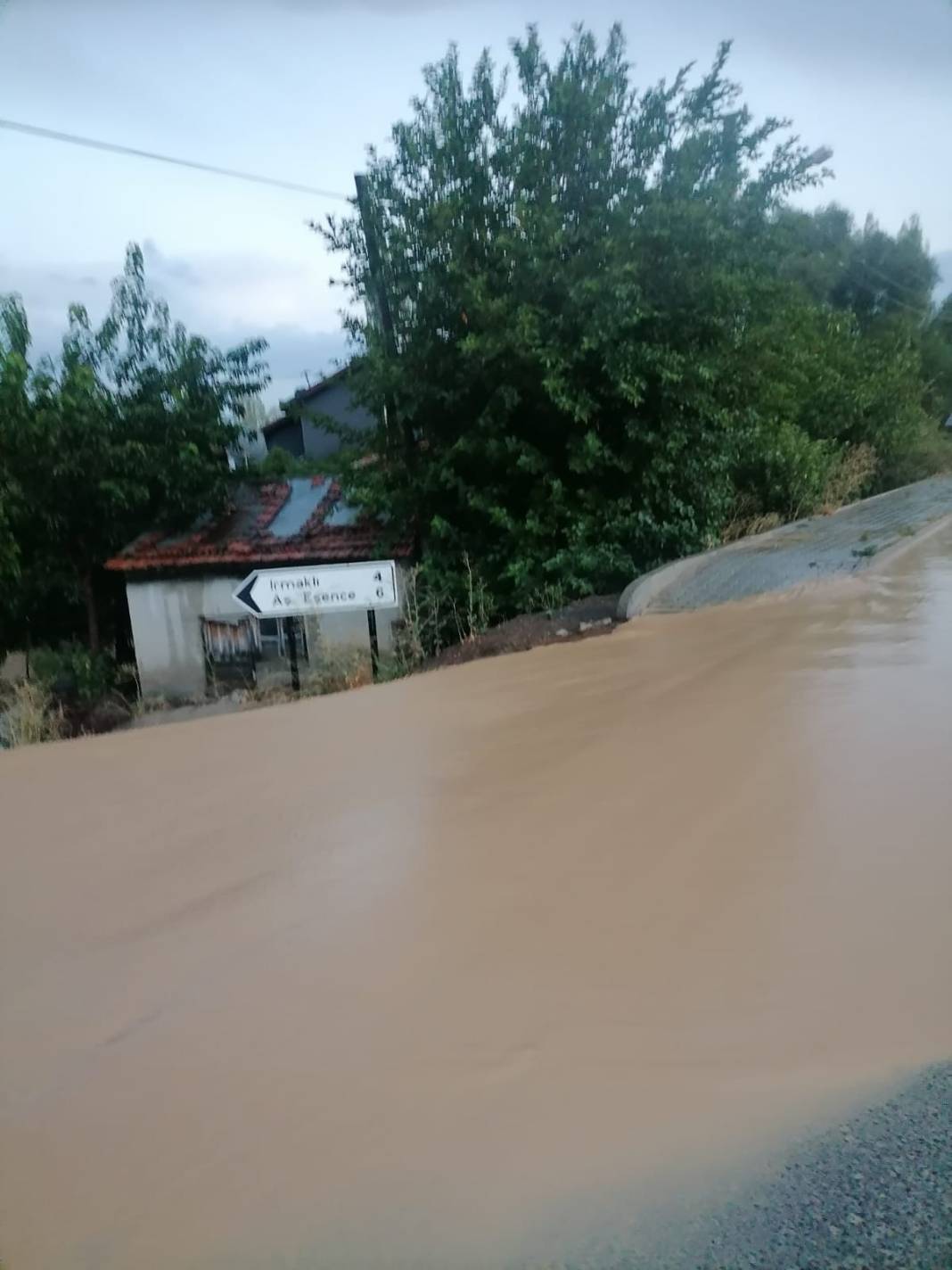 Konya’da bir ilçeyi sağanak yağış vurdu 2