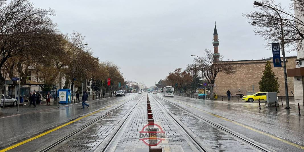 Yarın şemsiyesiz çıkmayın! Konya’ya gök gürültülü sağanak geliyor 3