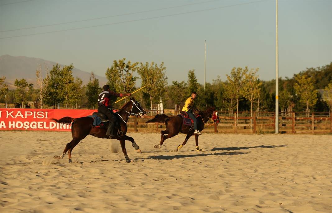 Malazgirt Zaferi'nin 953'üncü yıl dönümü! Konya ekibinin konseriyle başladı 16