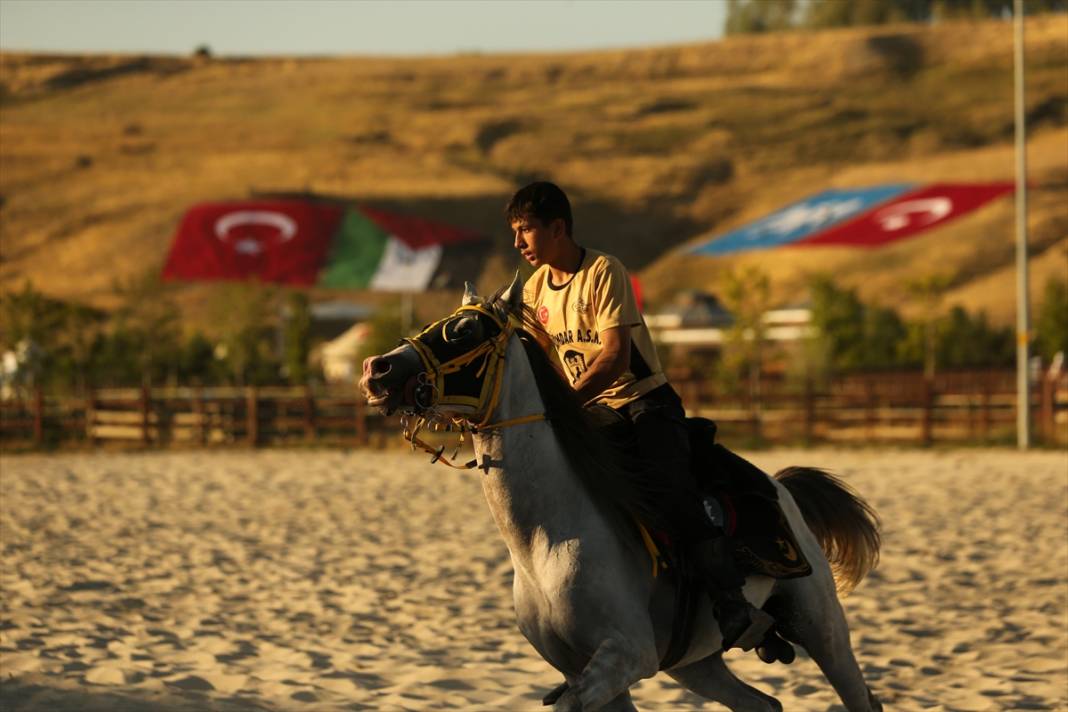 Malazgirt Zaferi'nin 953'üncü yıl dönümü! Konya ekibinin konseriyle başladı 17