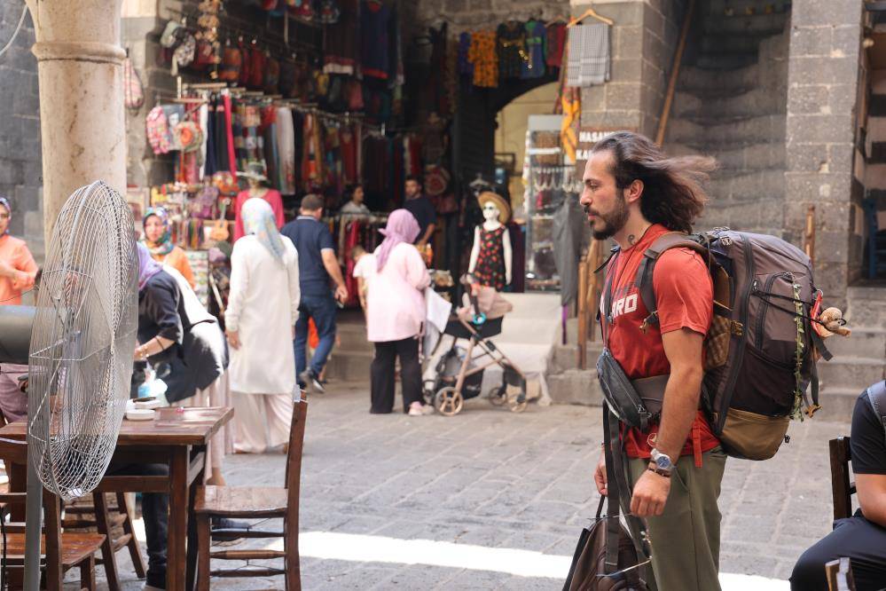 Evden kovulunca tam zamanlı gezgin oldu, 5 yılda 7 ülke, 71 şehir gezdi! 4