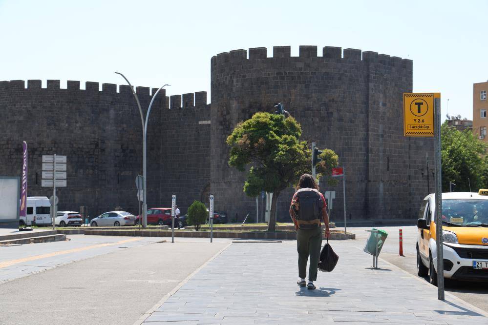 Evden kovulunca tam zamanlı gezgin oldu, 5 yılda 7 ülke, 71 şehir gezdi! 8