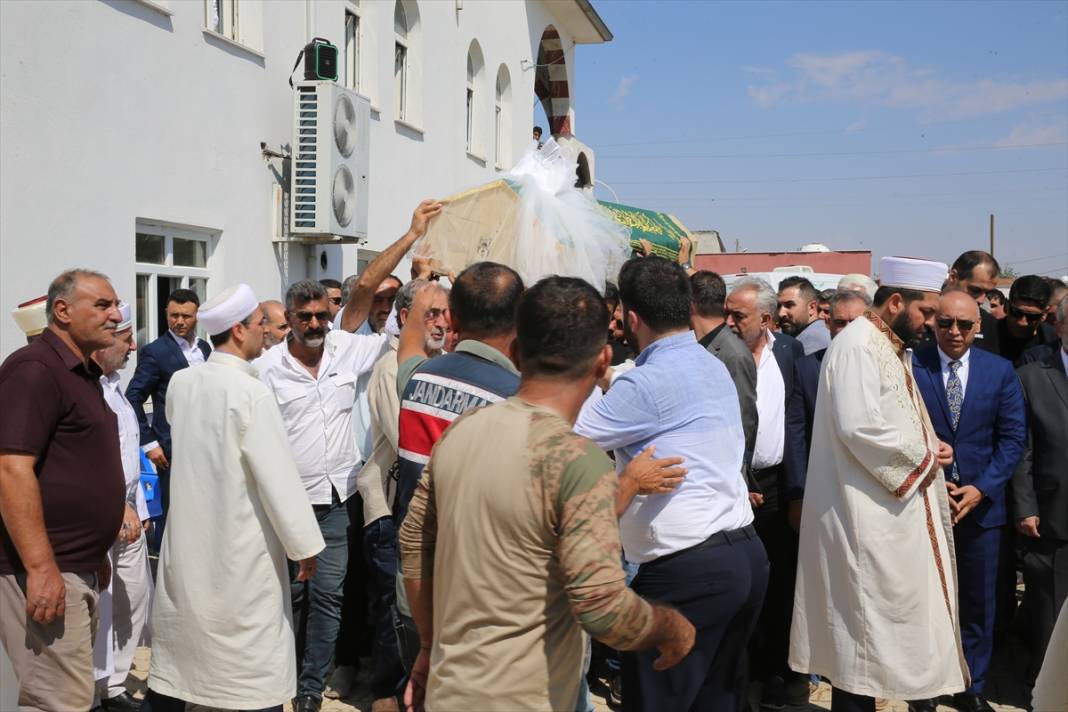 Narin Güran'ın cenaze namazına imamın sözleri damga vurdu 2