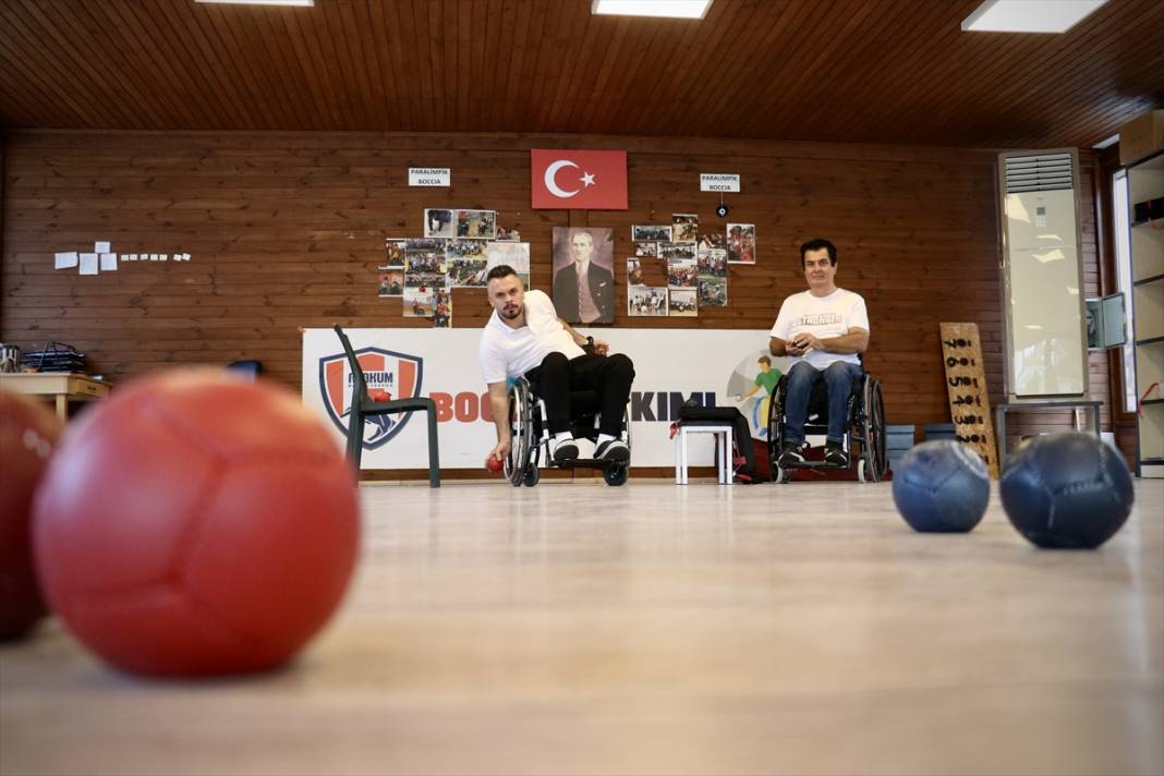 Trafik kazası sonrası felç geçiren sporcu, boccia ve masa tenisi ile hayata tutunuyor 9