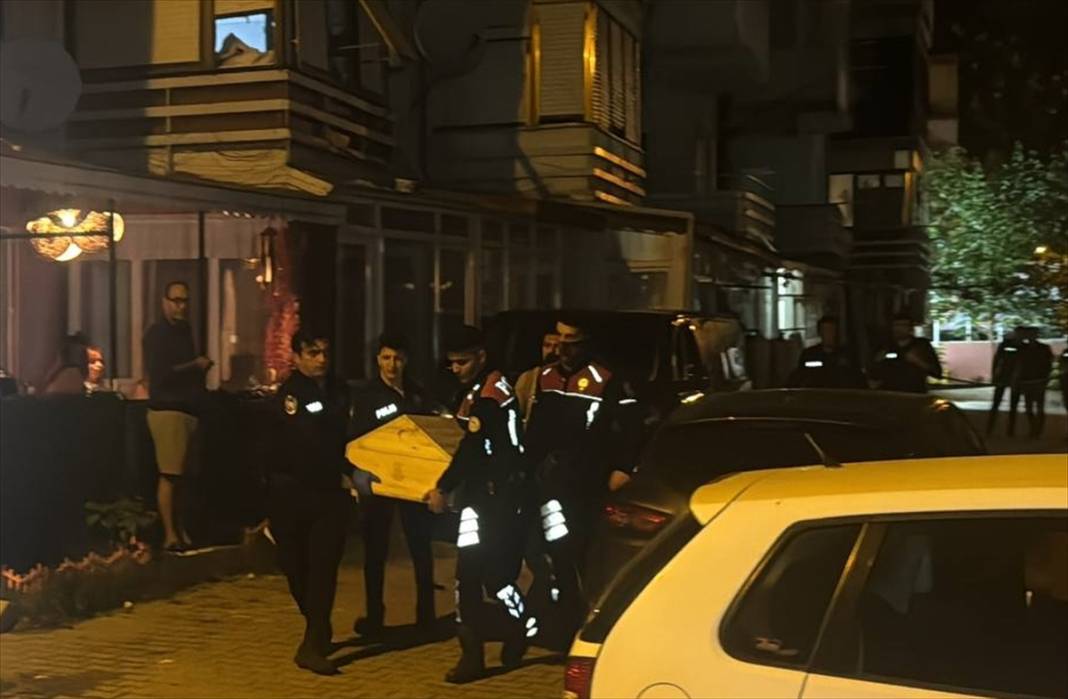 Polise ateş açtı, yakalanacağını anlayınca kendini vurdu 12