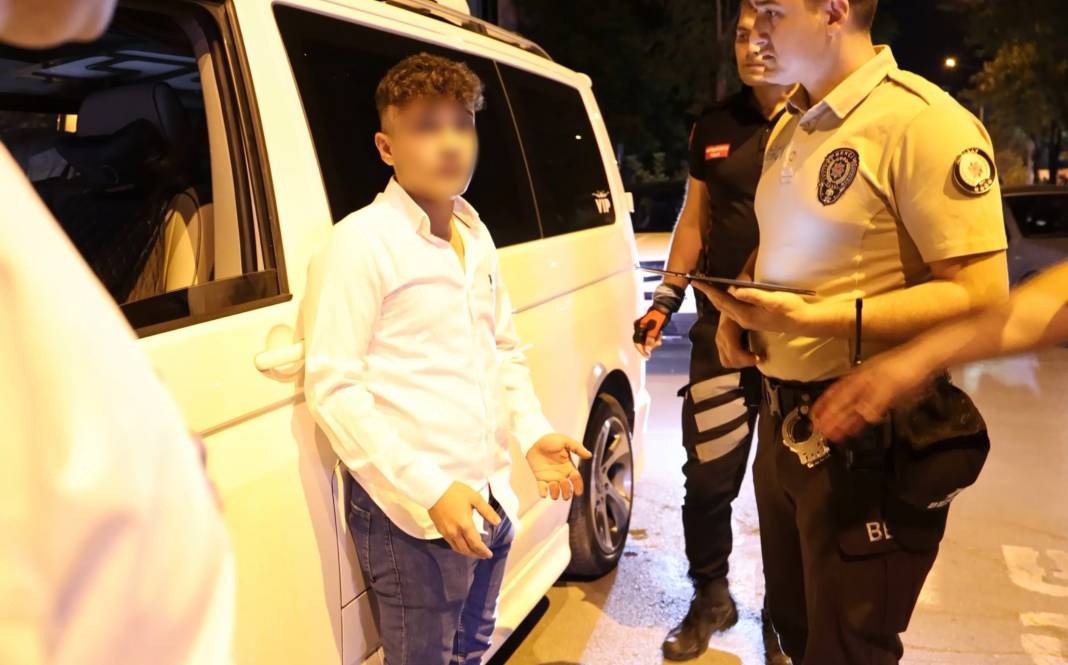 14 yaşında minibüs kullanırken polise yakalandı, babasının sözleri pes dedirtti 1