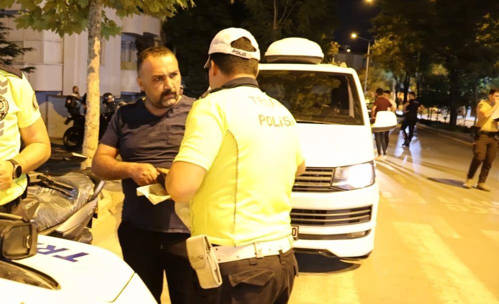 14 yaşında minibüs kullanırken polise yakalandı, babasının sözleri pes dedirtti 9