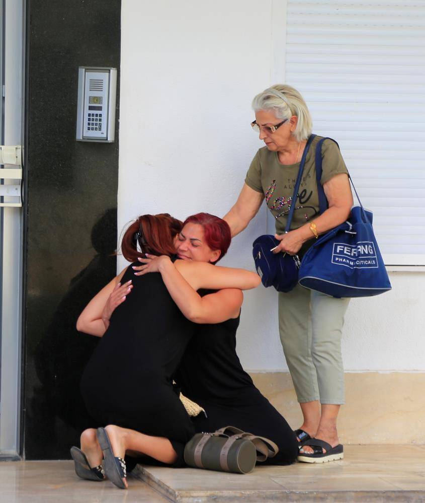 Bir kadın daha cinayete kurban gitti! Kadının cesedini kızı buldu 12