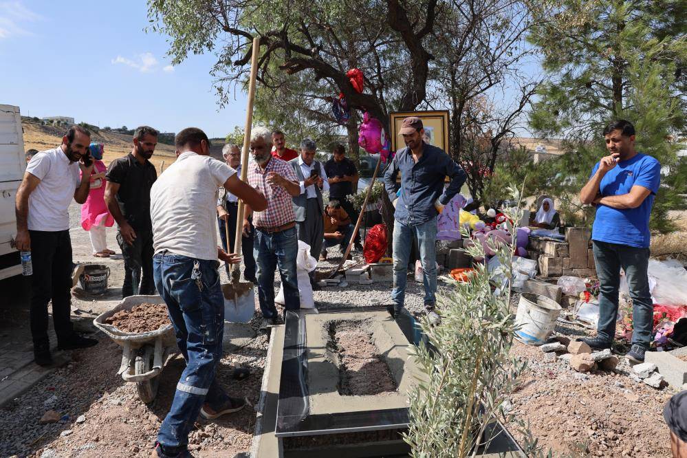 Narin'in mezarı yapıldı! Başucuna bayrak dikilecek 13