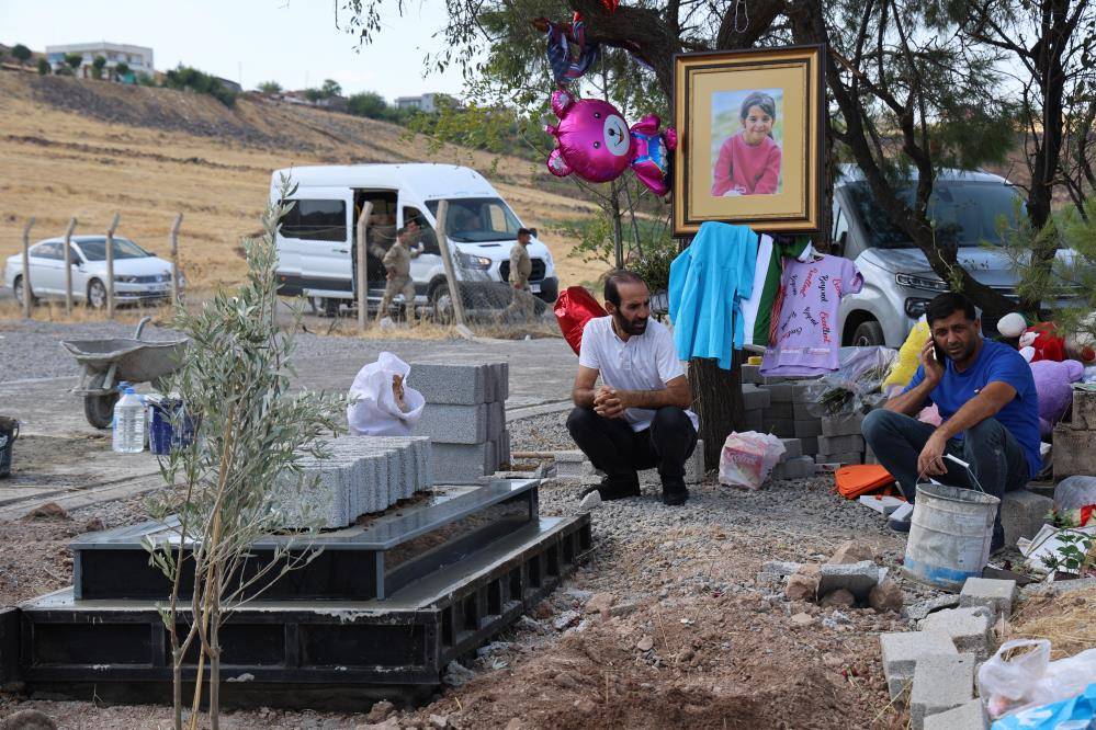 Narin'in mezarı yapıldı! Başucuna bayrak dikilecek 14