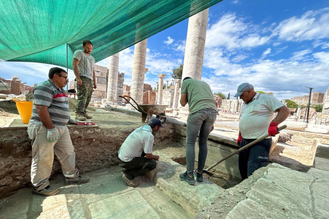 İzmir'de Romalı gladyatörün bin 800 yıllık lahiti bulundu 9