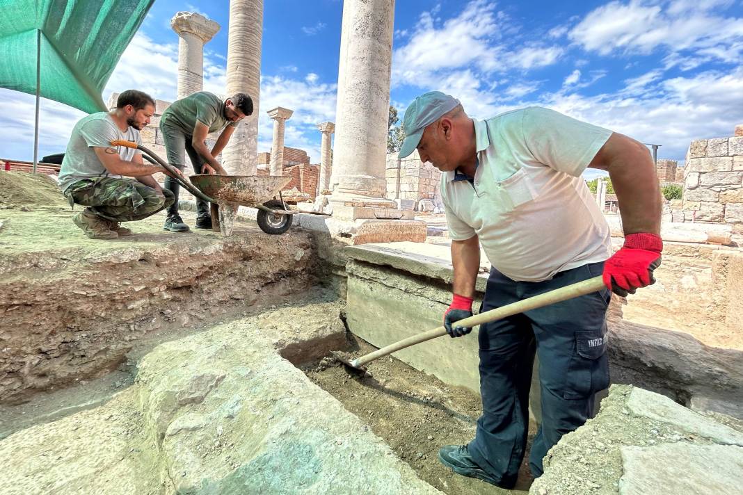 İzmir'de Romalı gladyatörün bin 800 yıllık lahiti bulundu 10