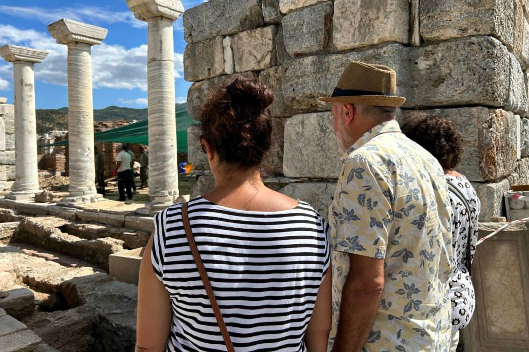 İzmir'de Romalı gladyatörün bin 800 yıllık lahiti bulundu 11