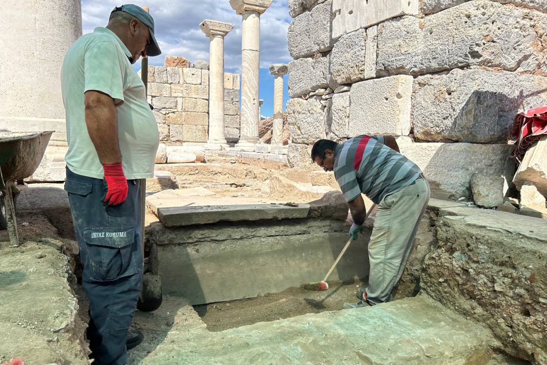 İzmir'de Romalı gladyatörün bin 800 yıllık lahiti bulundu 7