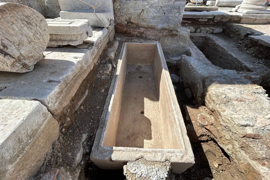 İzmir'de Romalı gladyatörün bin 800 yıllık lahiti bulundu 3