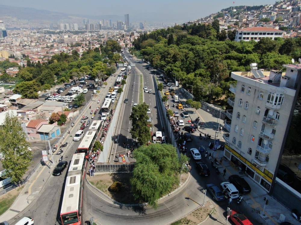 Hastane yolunda feci kaza! Otomobil alt geçide düştü: 3 ölü 14