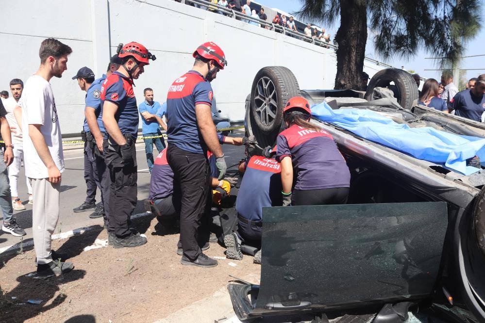 Hastane yolunda feci kaza! Otomobil alt geçide düştü: 3 ölü 15