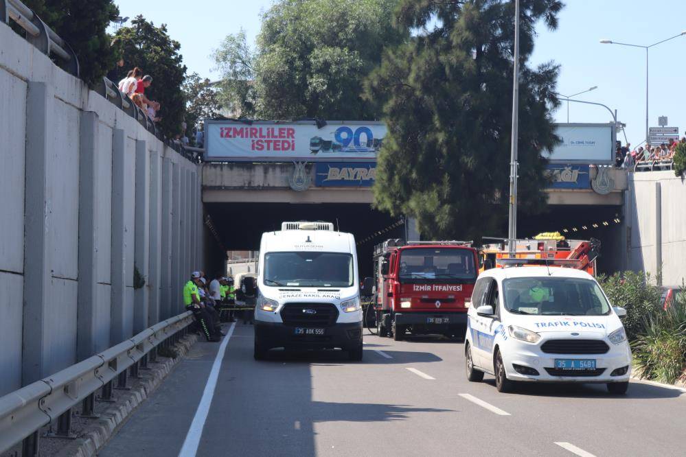 Hastane yolunda feci kaza! Otomobil alt geçide düştü: 3 ölü 16