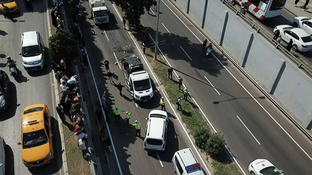 Hastane yolunda feci kaza! Otomobil alt geçide düştü: 3 ölü 17