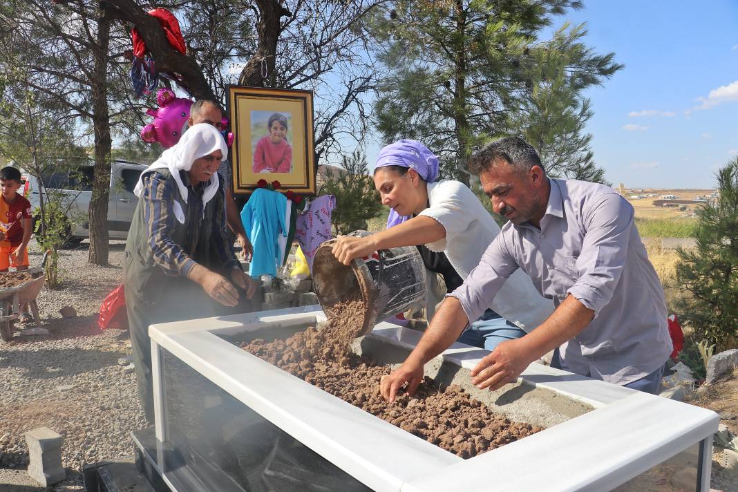 Narin'in mezarı yapıldı! Başucuna bayrak dikilecek 10