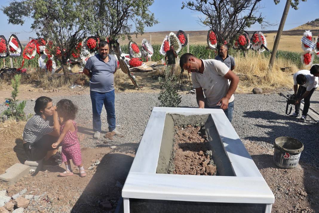 Narin'in mezarı yapıldı! Başucuna bayrak dikilecek 7