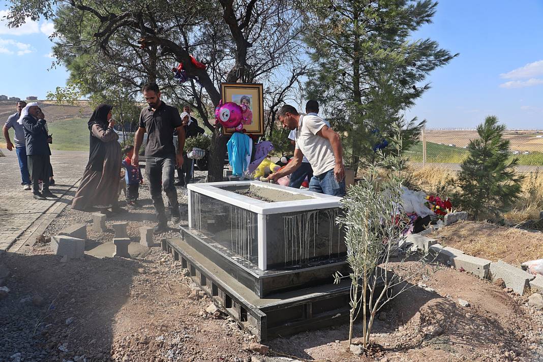 Narin'in mezarı yapıldı! Başucuna bayrak dikilecek 16