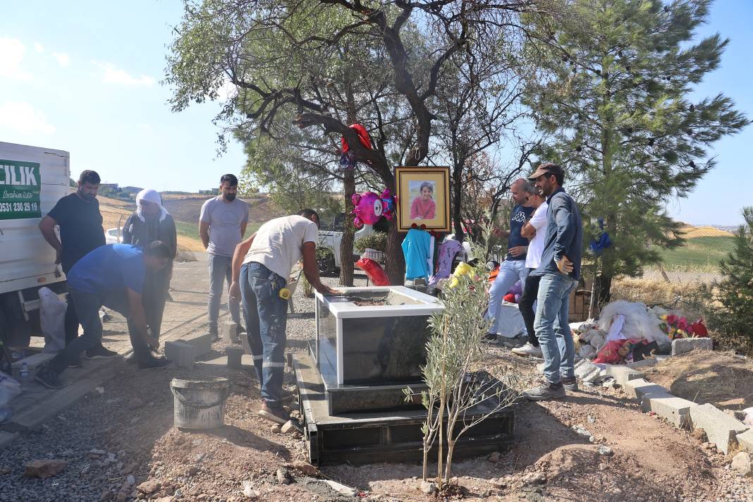 Narin'in mezarı yapıldı! Başucuna bayrak dikilecek 15