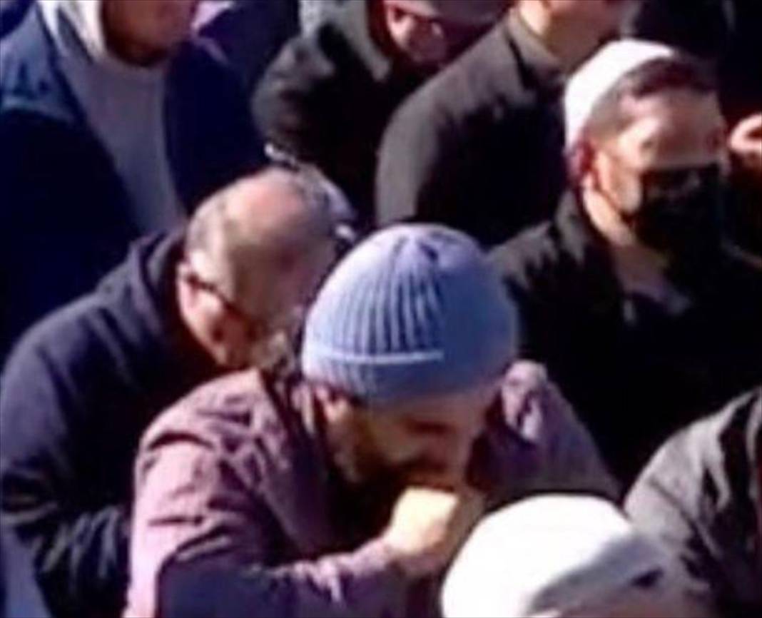 FETÖ'cülerin cenazede yüz gizleme çabası 18