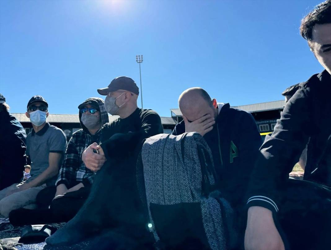 FETÖ'cülerin cenazede yüz gizleme çabası 14