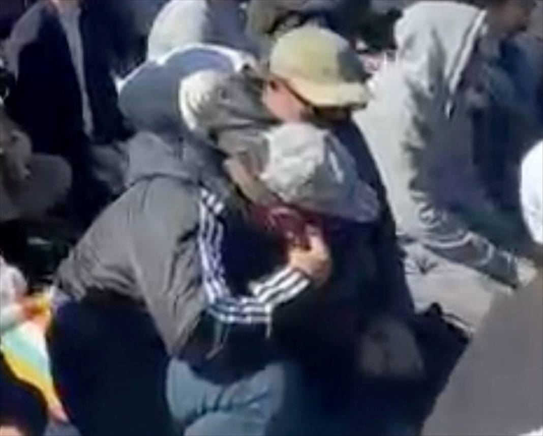 FETÖ'cülerin cenazede yüz gizleme çabası 13