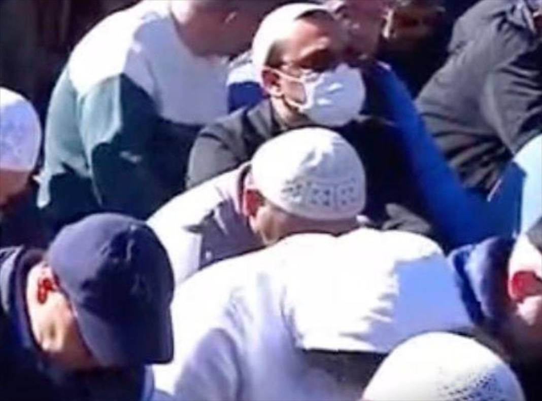 FETÖ'cülerin cenazede yüz gizleme çabası 12