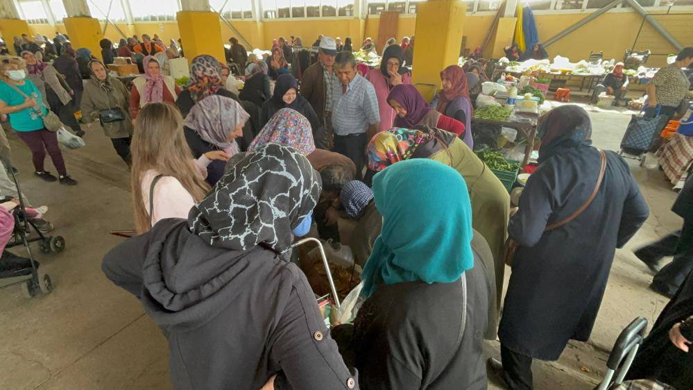 Kilosu 200 lirayı buluyor! Vatandaş toplamak için ormana akın etti 6