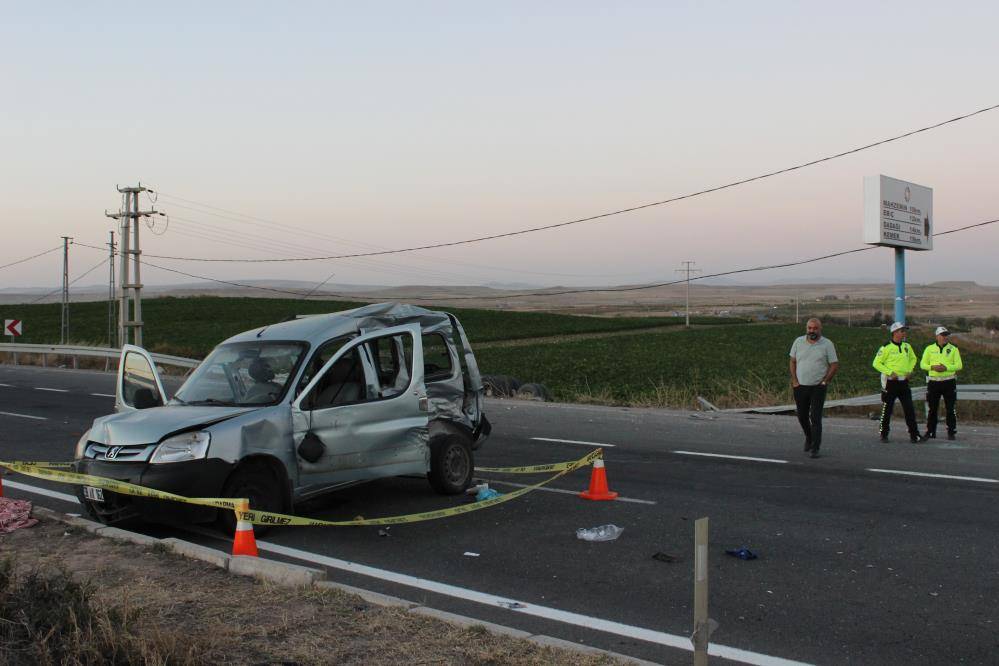 Feci kaza! Öğretmenleri duraktan alan araca kamyon çarptı: 1 ölü, 5 yaralı 1