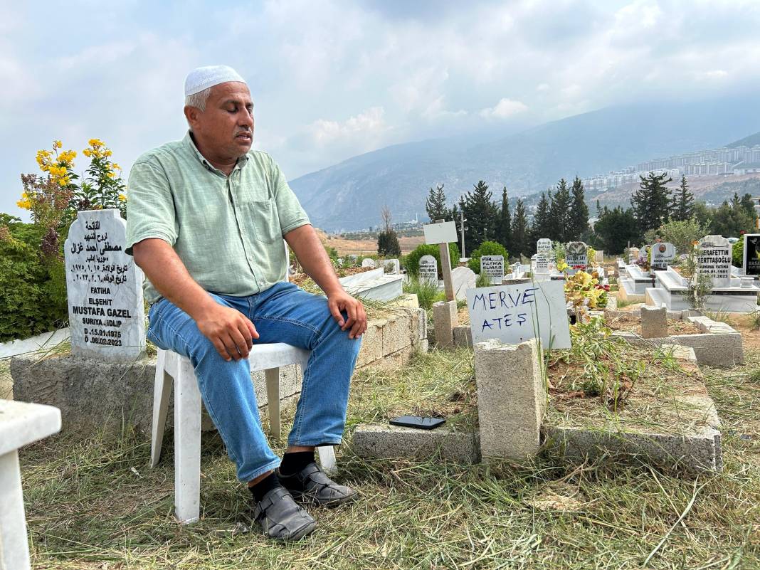 Merve'nin cenazesi depremden 20 ay sonra bulundu, anne ve babasının yanına gömüldü 9