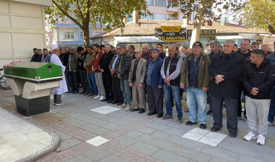 Eşinin öldürdüğü öğretmen Ebru Küçüktaşdemir’e Konya’da acı veda 1