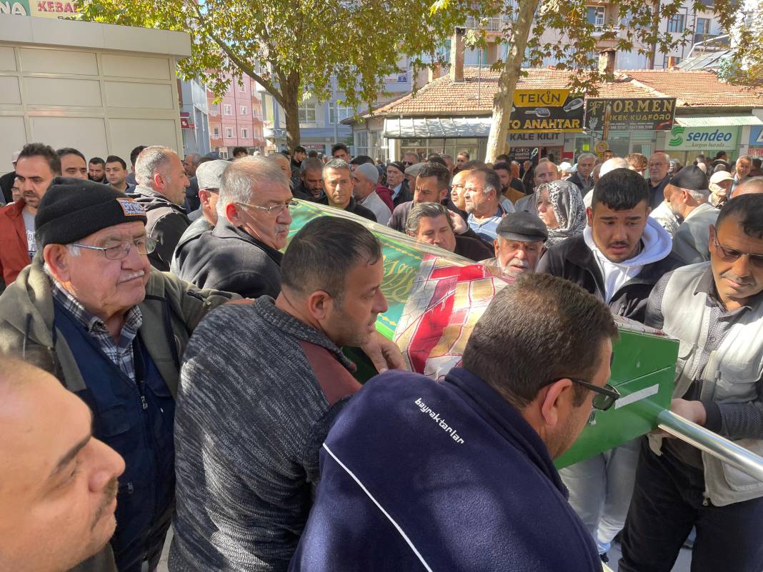 Eşinin öldürdüğü öğretmen Ebru Küçüktaşdemir’e Konya’da acı veda 6