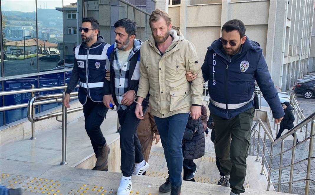 Trafikte kavga etti, bıçakladı, serbest kaldı! Mahalleden 6 tutuklu 10