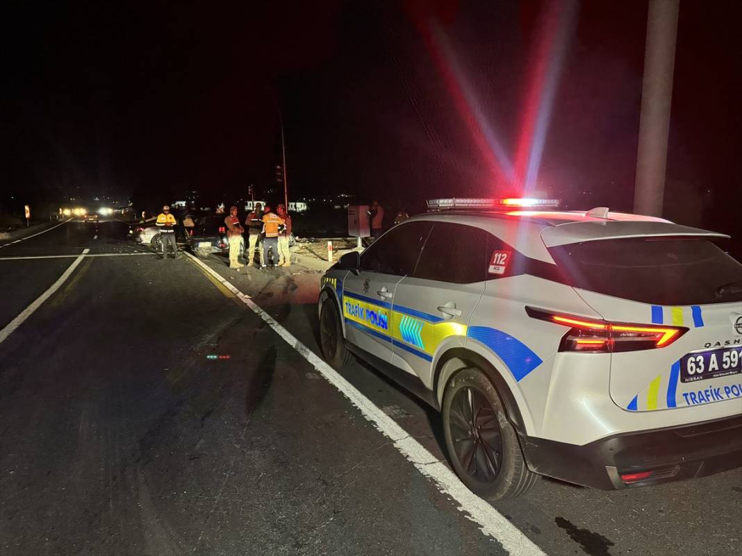 Bakan konvoyunda kaza! Parti il başkanı öldü, 2'si polis 6 yaralı var 4