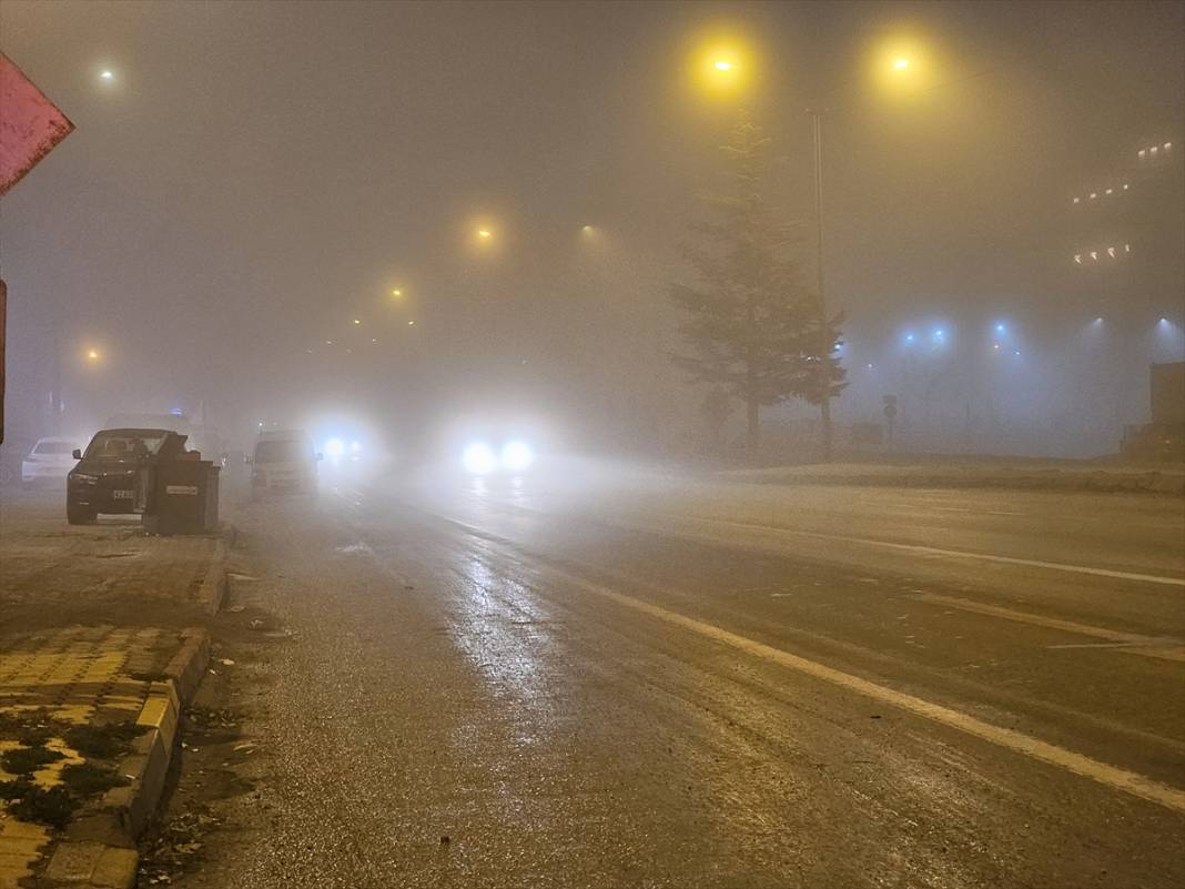 Konya - Ankara yolunda bu kez sis ulaşımı aksatıyor 1